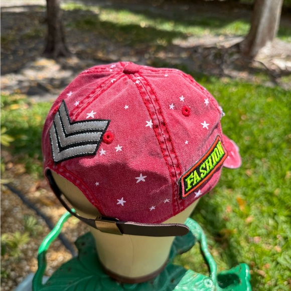 Red Star Pattern Cap - Picture 2 of 5